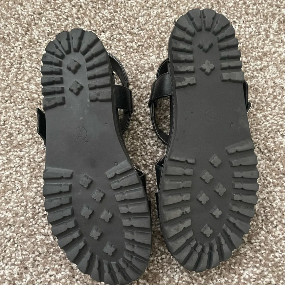 Universal Thread Sandals - Picture 4 of 5